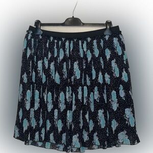 Torrid womens skirt 1X XL full pleated rose knee length black blue stretch waist